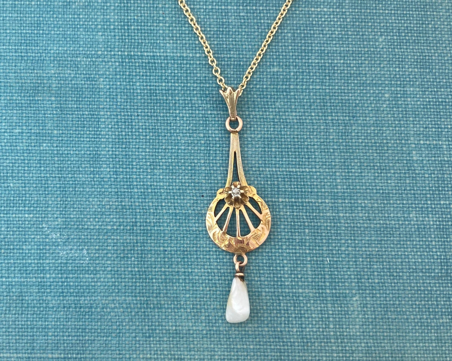 Lavaliere Pendant