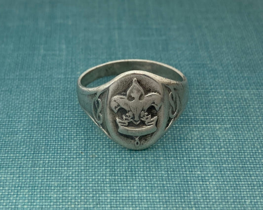 Fleur de lis Signet Ring