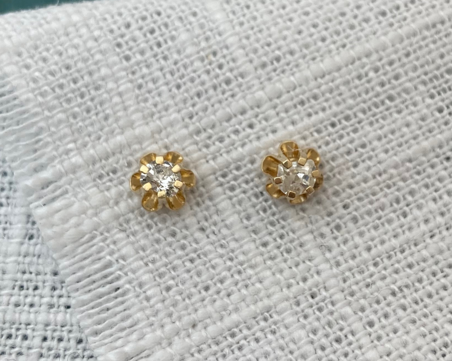 Buttercup Earrings Yellow Gold