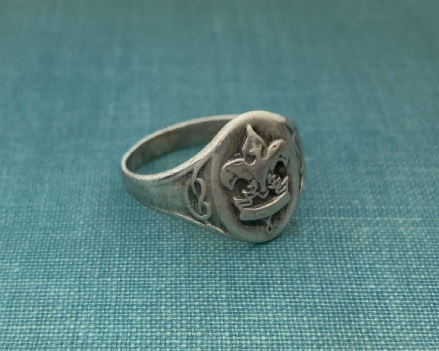 Fleur de lis Signet Ring